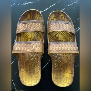 Beach Hawaiian sandals! Super comfortable and bought in Maui Hawaii.